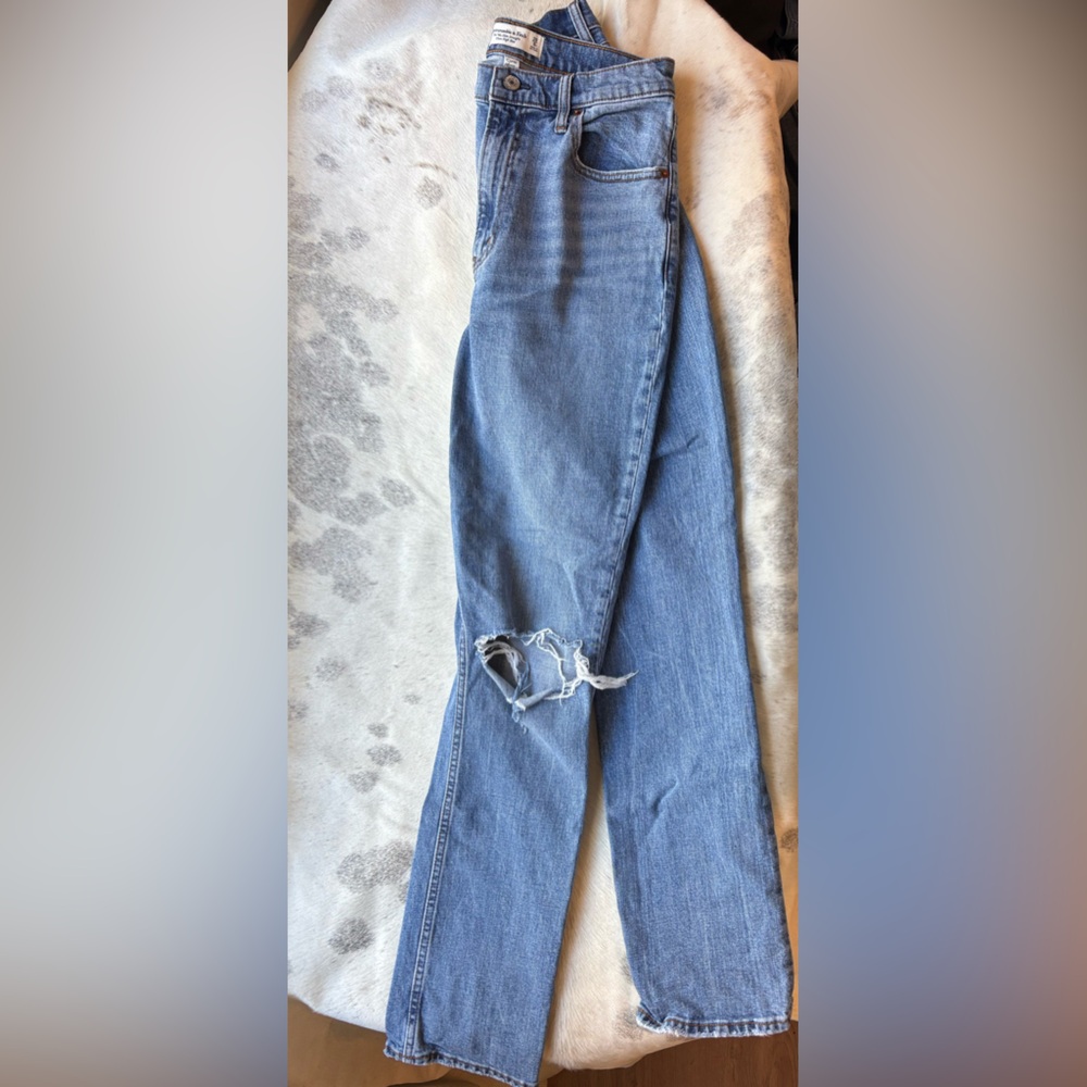 Abercrombie & Fitch Curve Love Ultra High Rise ‘90s Slim Straight Jeans - Picture 4 of 4